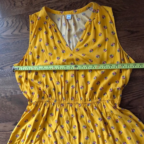 Waist-Defined Sleeveless V-Neck Dress for Women - Picture 3 of 4